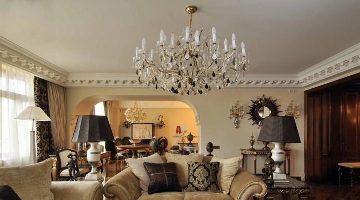  Chandeliers dans le hall