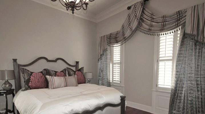  Portieres in the interior