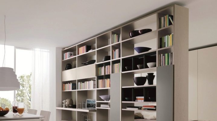  Schränke mit Regalen