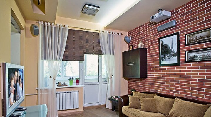  Rideaux dans la chambre avec une porte de balcon