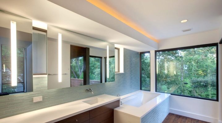  Luminaires dans la salle de bain jusqu'au plafond