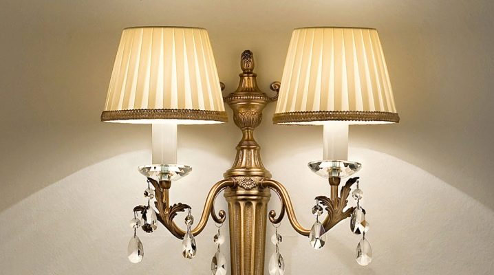  Leuchter mit Lampenschirm