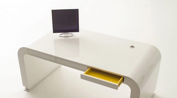  Kleiner Computertisch