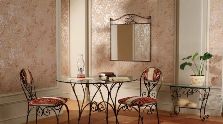  Chaises forgées à l'intérieur