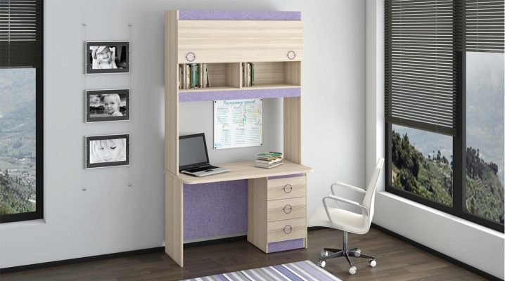  Bureau avec une armoire