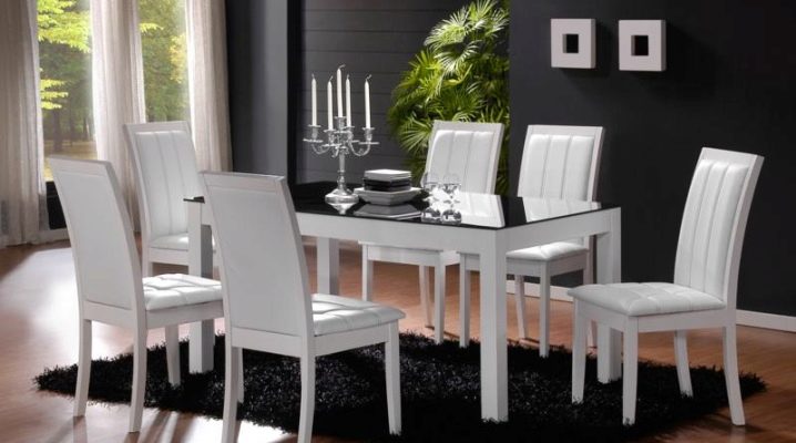  Chaises de cuisine de styles différents