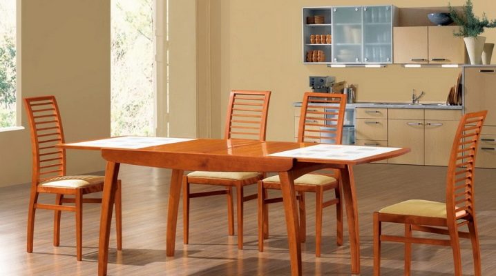  Stühle für den Tisch auswählen