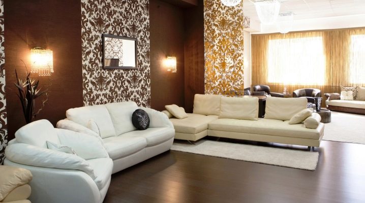  Wie klebt man Tapeten in die Ecken?