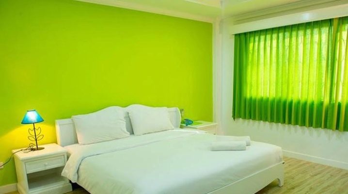  What are the curtains suitable for green wallpaper?