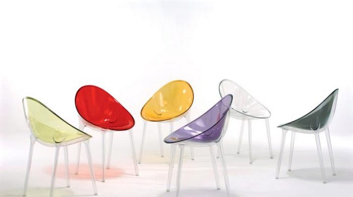  Chaises en plastique pour la cuisine