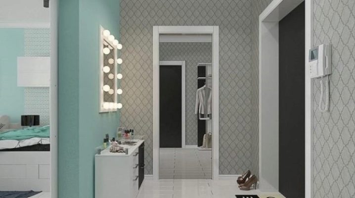  Flure in einem kleinen Korridor