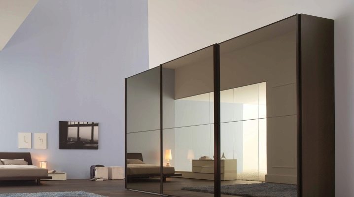  Schränke mit Spiegel