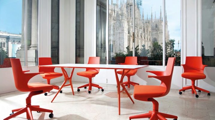  Stuhl auf Rädern - eine Option für Kinder und Erwachsene