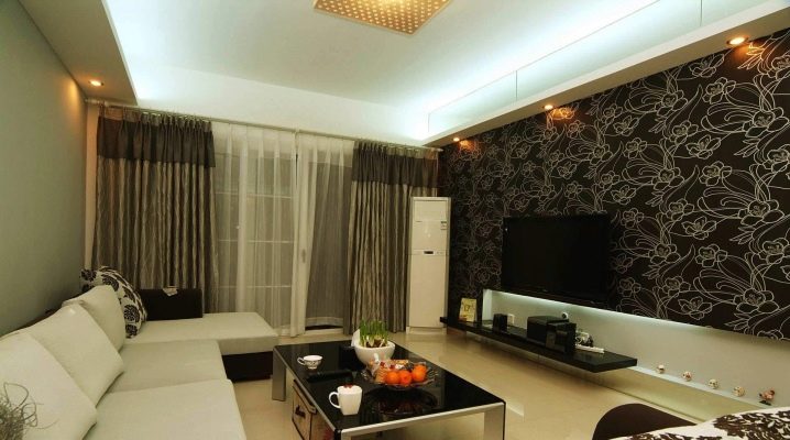 All die Feinheiten, die Tapete von Anfang bis Ende zu kleben