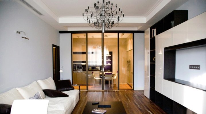  Das Design der Wohnzimmerfläche von 17 Quadratmetern.m in einem Plattenhaus: interessante Ideen und Dekor