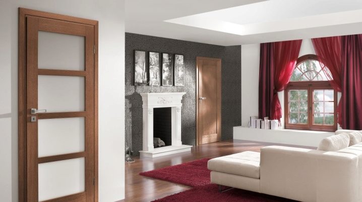  Wie kombiniert man die Türen und den Boden im Inneren der Wohnung?