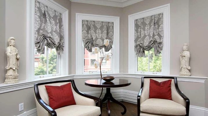  Rideaux courts à l'intérieur du salon: caractéristiques à choisir
