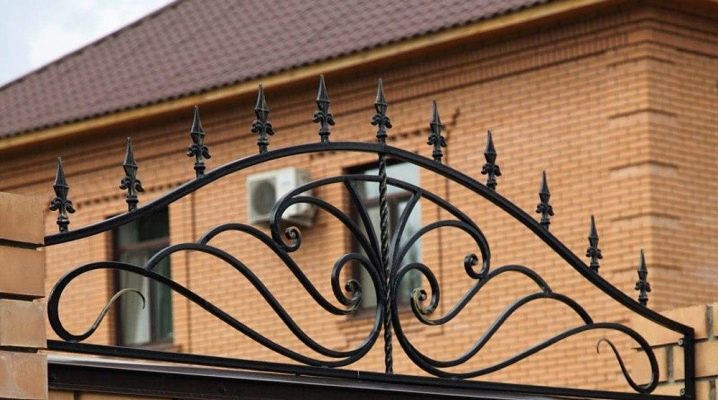  Sommets pour la clôture: nous augmentons la protection de la clôture