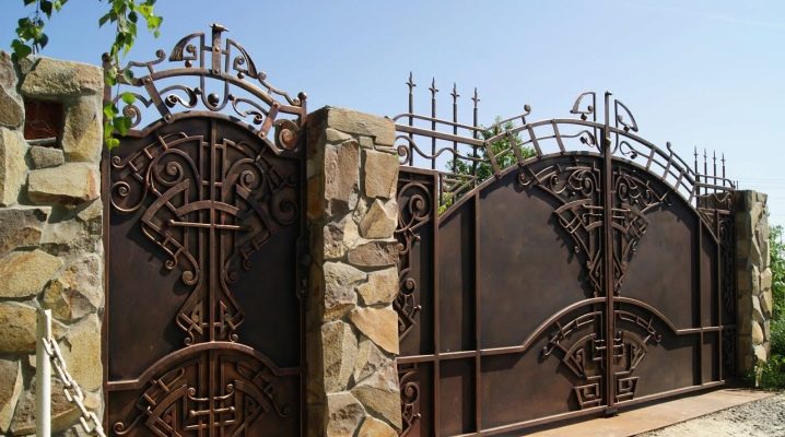  Popular models of forged gates and variants with forging elements