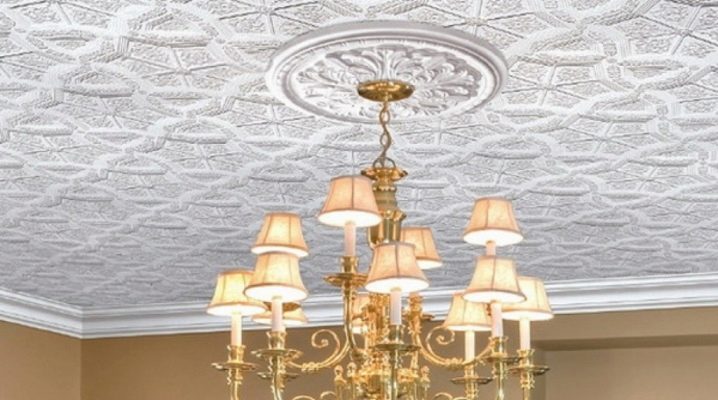  Dalle de plafond en polyfoam: versions et caractéristiques d'utilisation