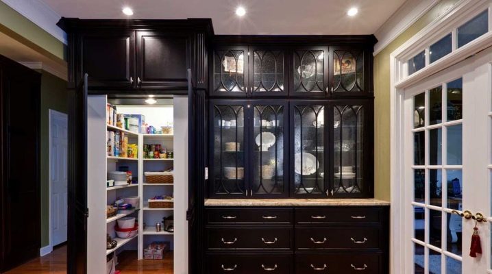  The details of the arrangement of the pantry