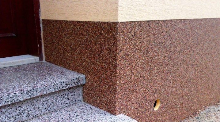  Facade decorative plaster: the pros and cons