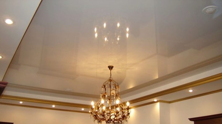  Wir machen einen Innenraum mit einer Spiegelspanndecke aus