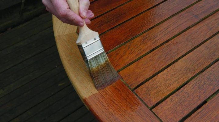 Features of the water stain