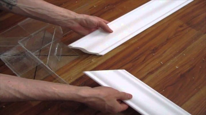  Plinthe au plafond: comment couper les angles?