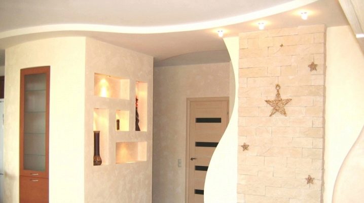  Schäden in Form von Löchern in Trockenbau an der Wand reparieren