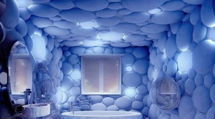  Plastikverkleidungen mit einem 3D Muster in der Badezimmerinnenarchitektur