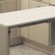  Table rétractable dans la cuisine