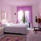  Choisir des rideaux sous le papier peint lilas